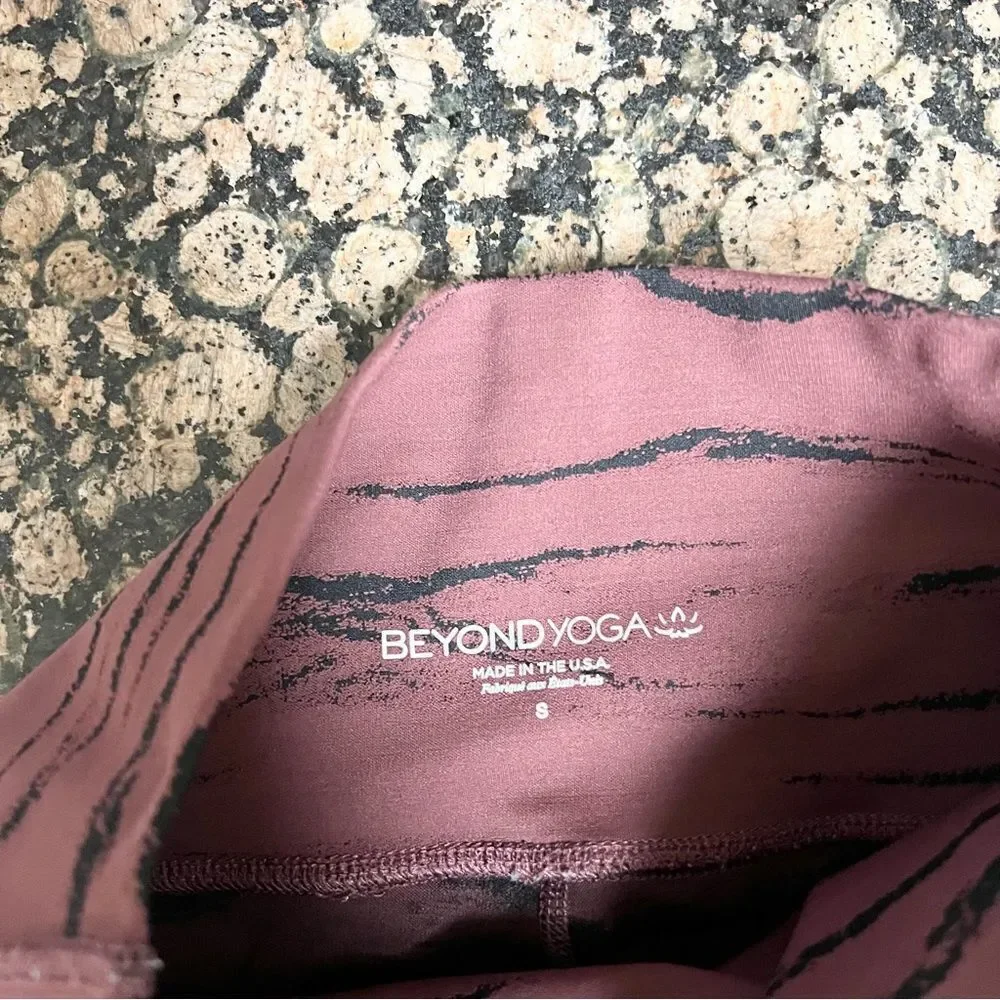 Beyond Yoga Womens High Waisted Legging  Jacquard Animal Print Size S